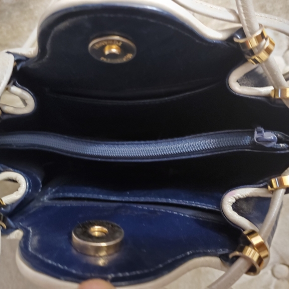 Kitamura bucket style draw sling bag - Picture 8 of 8